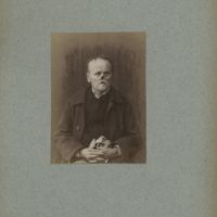 0026 - Page sans numérotation - [Portraits d'homme avant et après pose de prothèse nasale]
