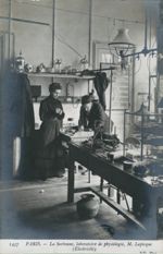 Paris : La Sorbonne, laboratoire de physiologie, M. Lapicque (électricité)