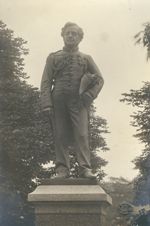 Larrey fils : statue au Val-de-Grâce