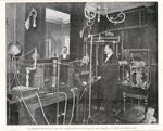 Le docteur Rivière et l'une des salles d'électrothérapie de son Institut, 25, rue des Mathurins