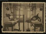 Institut St Raphaël - Louvain (Radium - Rayons X - Physiothérapie) Une salle de radiothérapie profon [...]