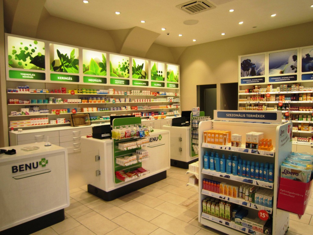 bonte-budapest-pharmacie-benu-se-trouve-le-long-du-danube-au-nord-pres-du-sofitel-2