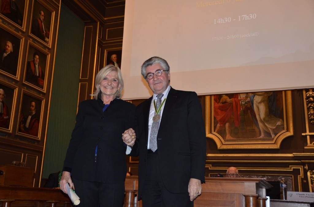 J.-L. Delmas remet son prix à C. Tinné le 6 janvier dernier